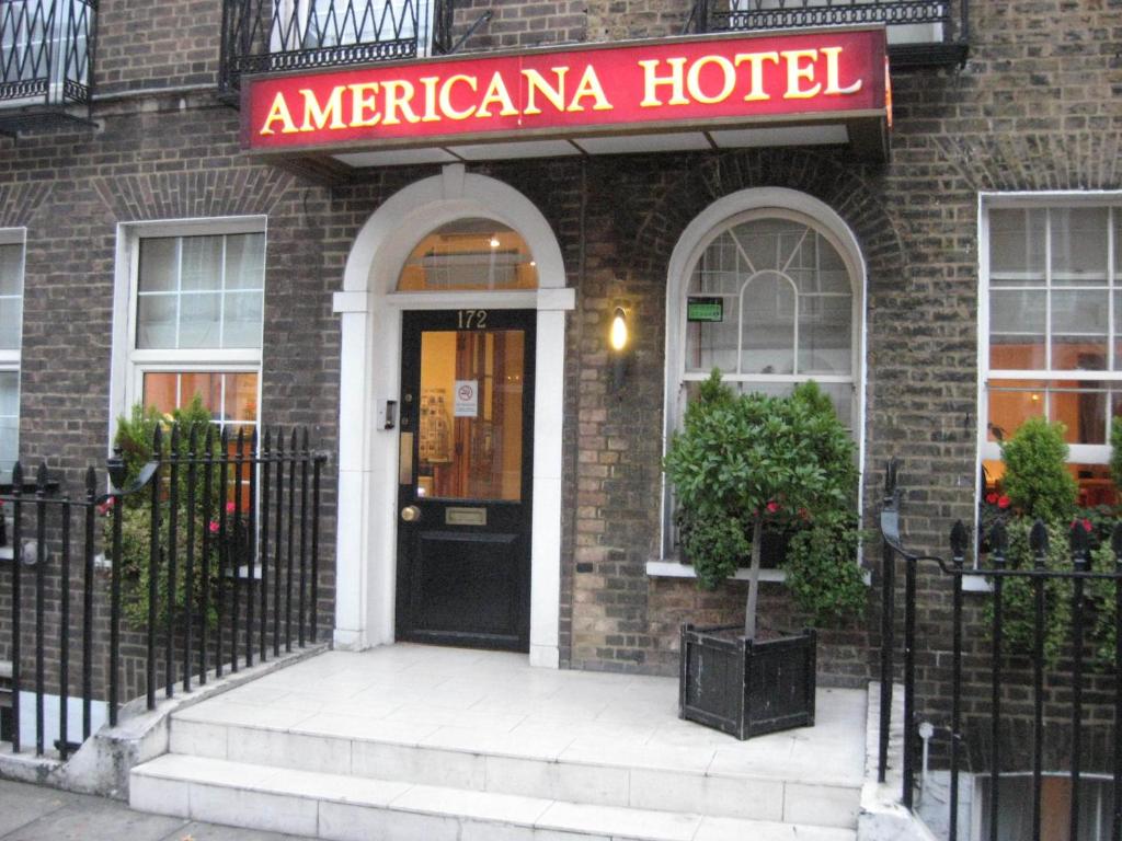 伦敦美洲大酒店的aania酒店,大楼前方有标志