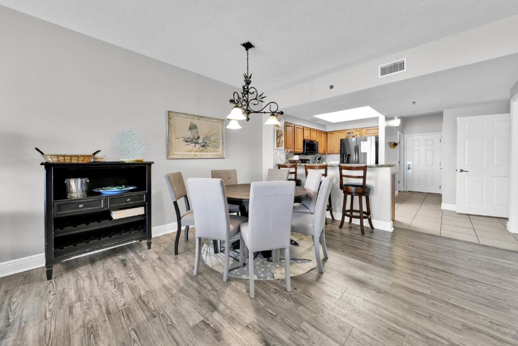 Ariel Dunes I Unit 1209 Gulf view的厨房或小厨房