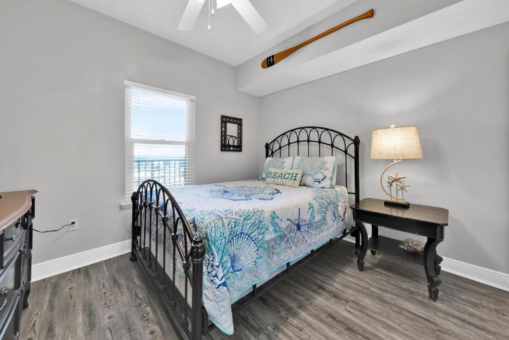 Ariel Dunes I Unit 1209 Gulf view客房内的一张或多张床位
