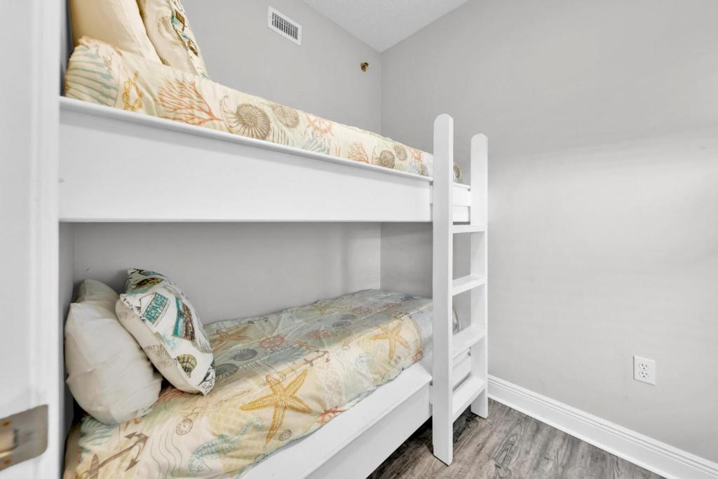 Ariel Dunes I Unit 1209 Gulf view客房内的一张或多张床位