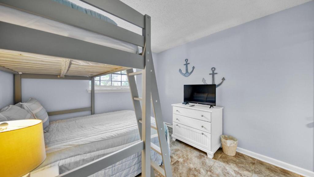 Cozy renovated ground floor unit - Golf Villa - on the Golf Course客房内的一张或多张床位