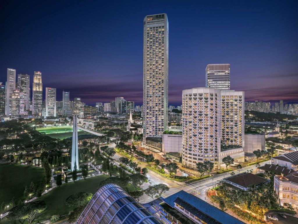 新加坡Fairmont Singapore的城市天际线,高耸的摩天大楼