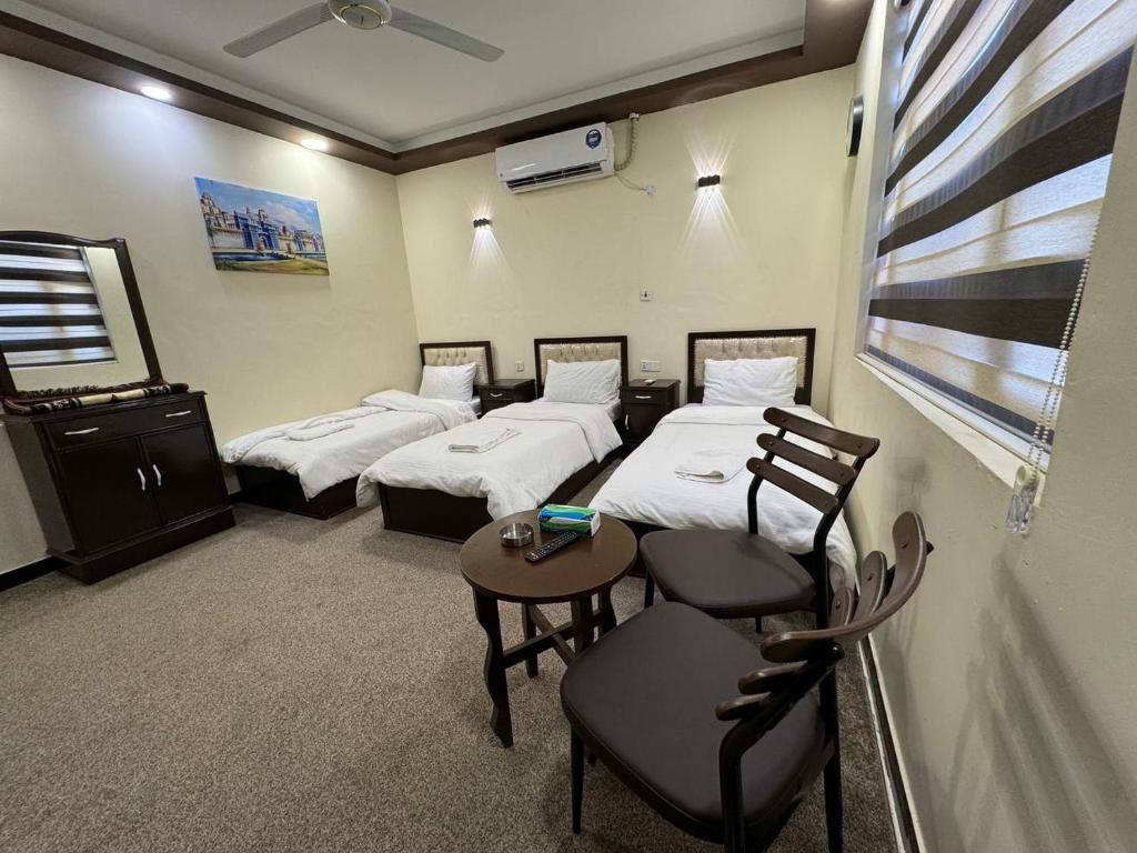 SAFIR BAGHDAD HoTEL客房内的一张或多张床位