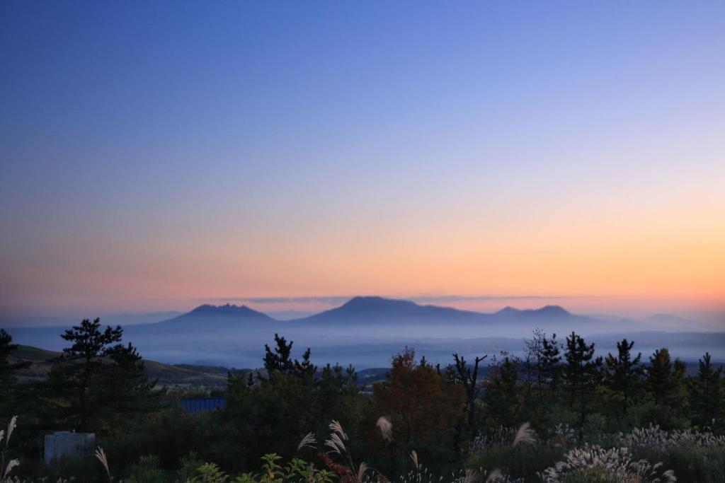 九重町斯帕格林尼斯旅馆的从山顶欣赏日落美景