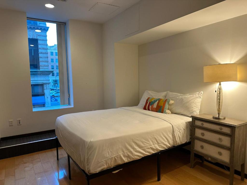 Downtown Private 2 Bedroom Apartment!平面图