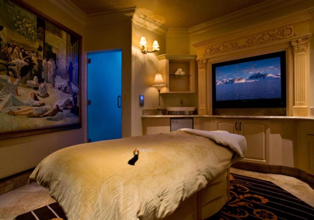 Peppermill Resort Spa Casino客房内的一张或多张床位