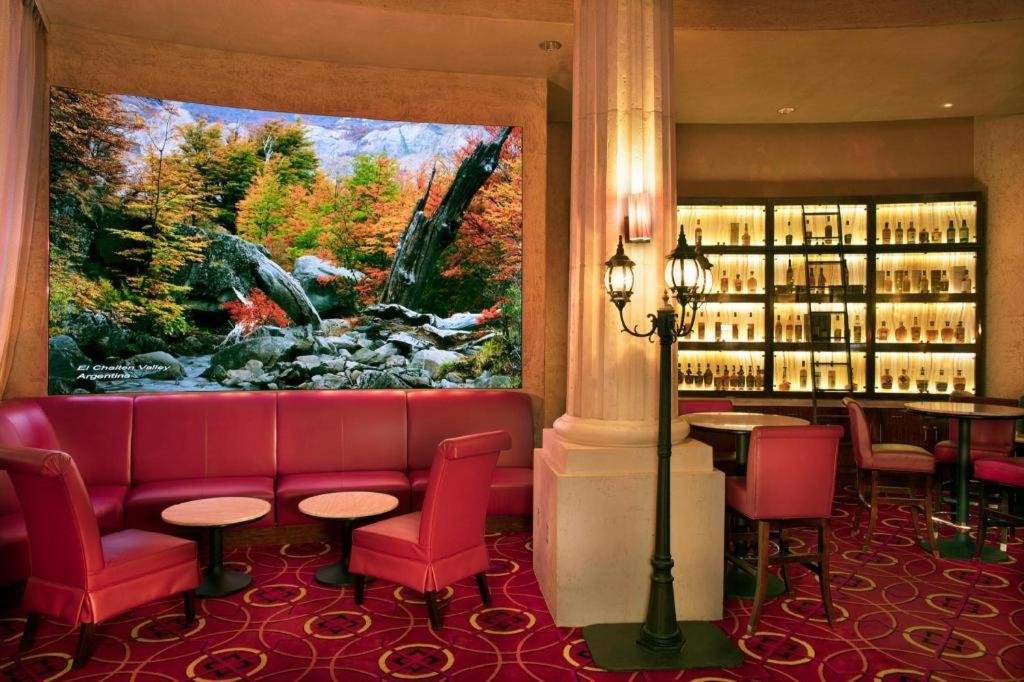 Peppermill Resort Spa Casino的电视和&#47;或娱乐中心