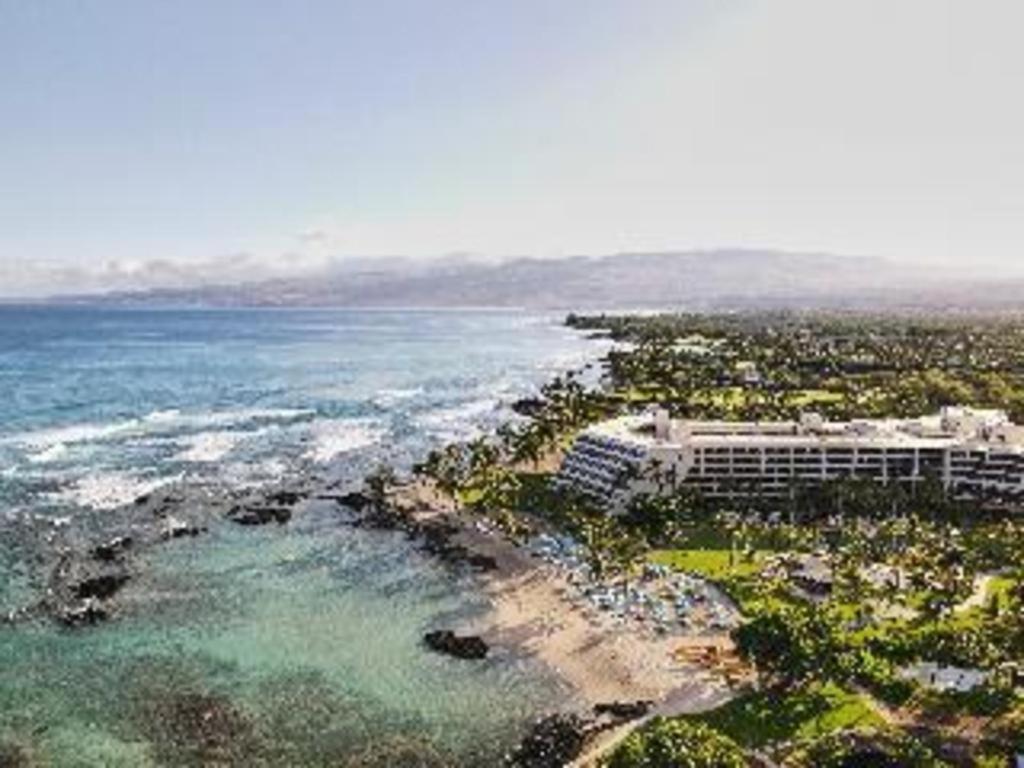 瓦克拉Mauna Lani, Auberge Resorts Collection的享有海滩和海洋的空中景致