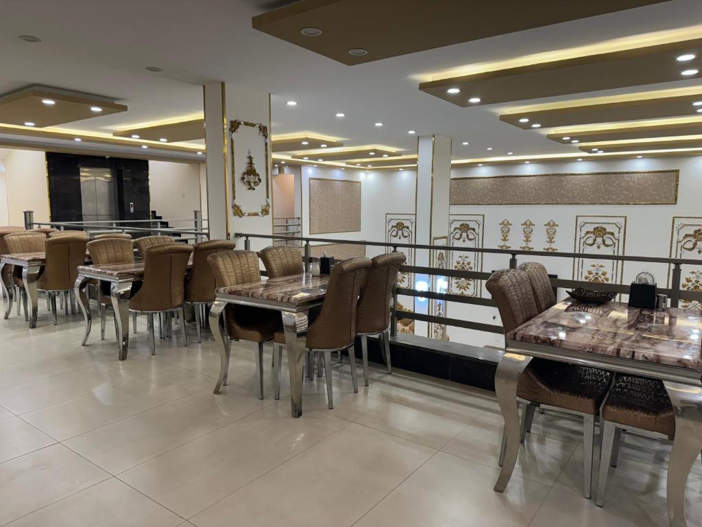 SAFIR BAGHDAD HoTEL餐厅或其他用餐的地方