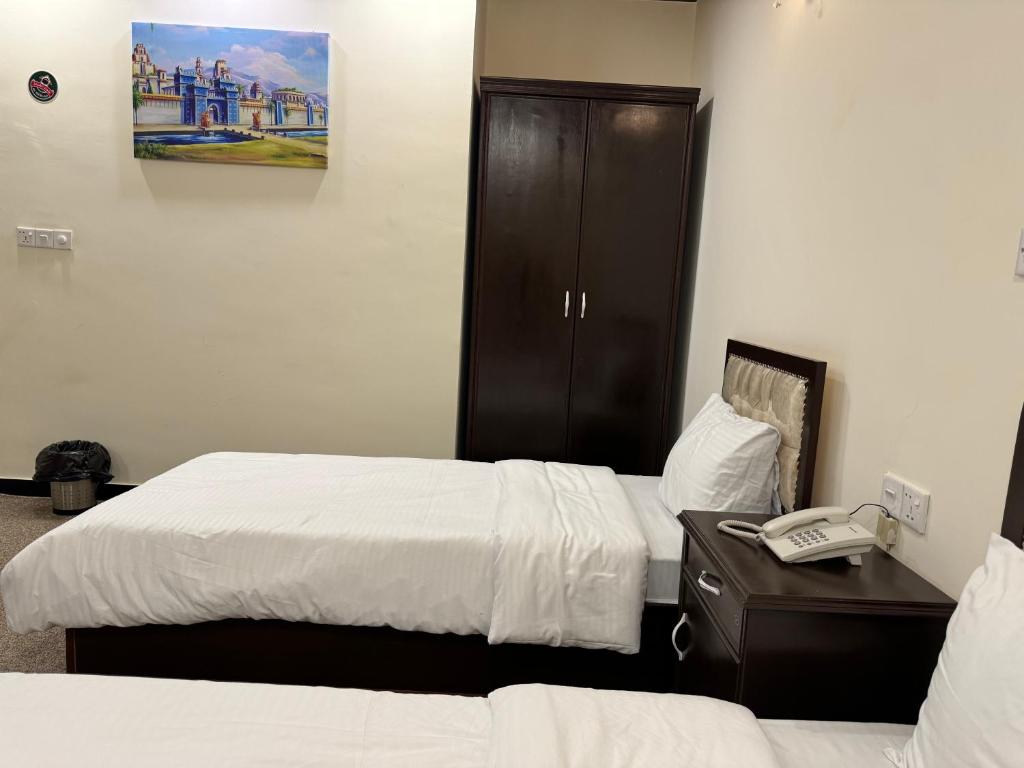 SAFIR BAGHDAD HoTEL客房内的一张或多张床位
