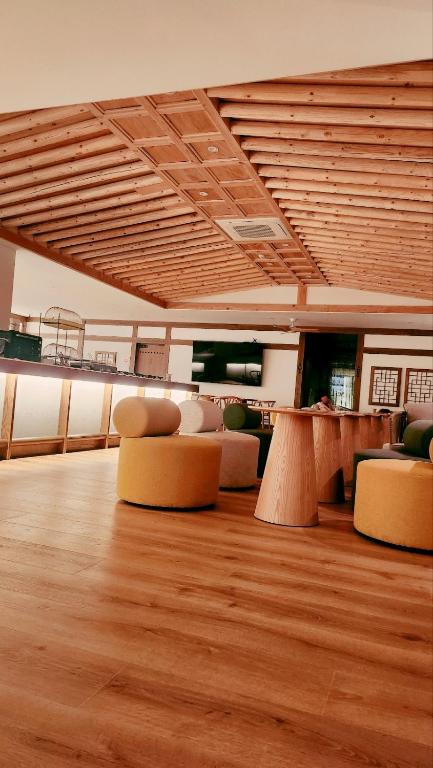 Hanok Hotel DAAM Seoul的电视和&#47;或娱乐中心