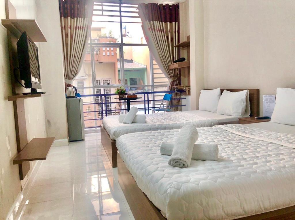 Thanhha Guesthouse At Bui Vien Walking Street客房内的一张或多张床位