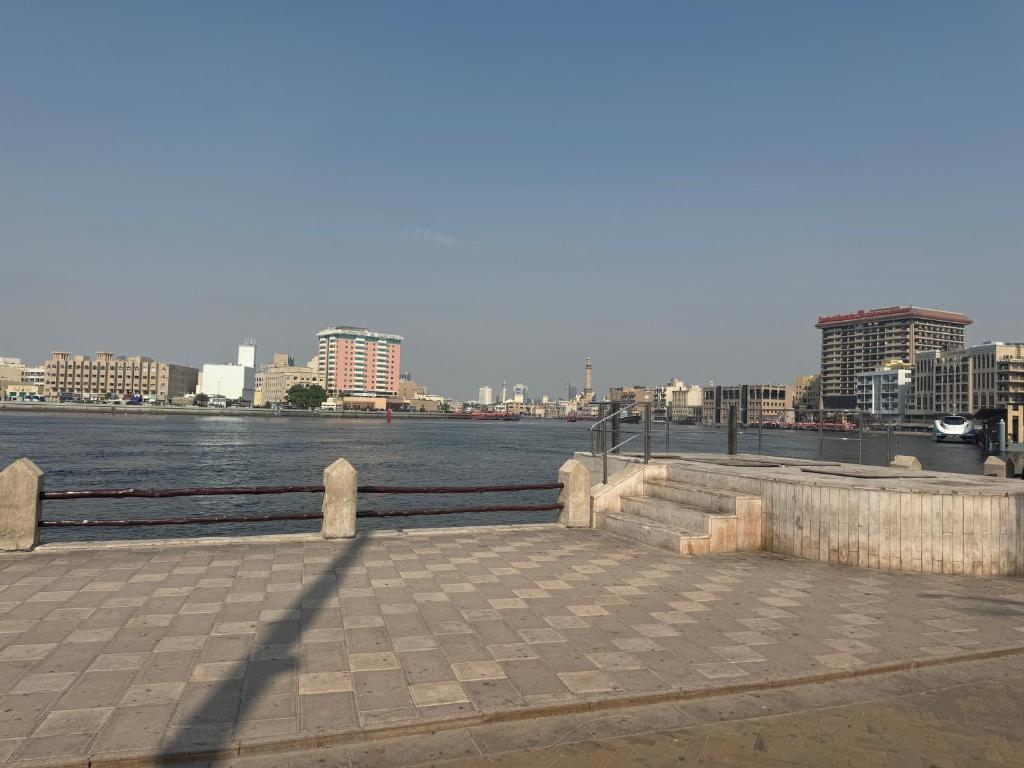 旅馆附近的河景