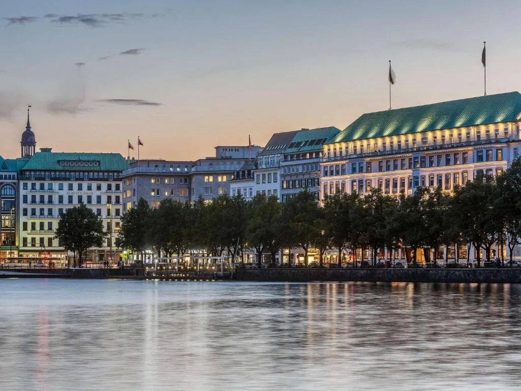Fairmont Hotel Vier Jahreszeiten，位于汉堡的酒店