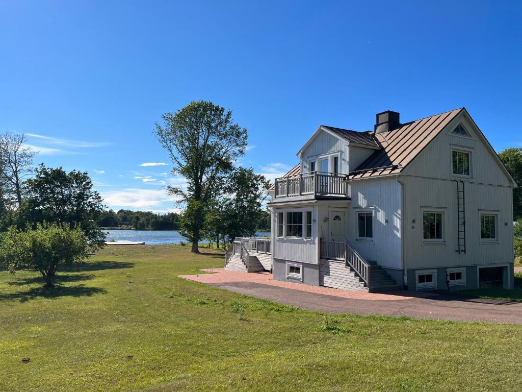 House by the ocean in Mariehamn平面图