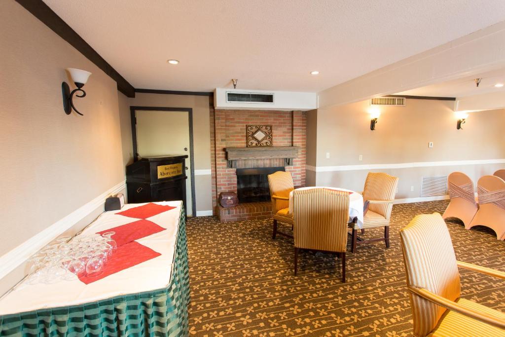 Abercorn Hotel, Trademark Collection by Wyndham的休息区