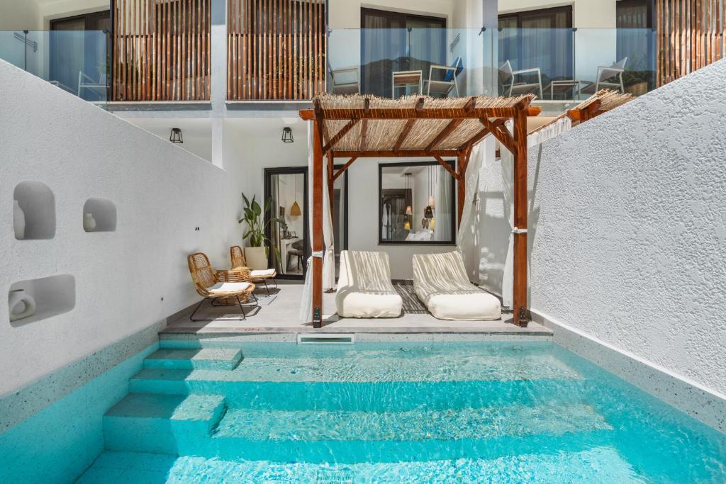 Ölüdeniz Blu Luxury Unique Hotel - Adults-Only内部或周边的泳池