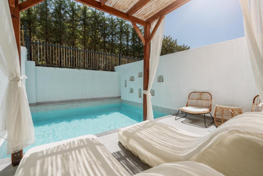 Ölüdeniz Blu Luxury Unique Hotel - Adults-Only内部或周边的泳池