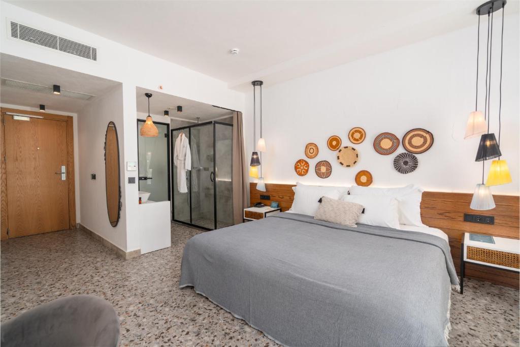 Ölüdeniz Blu Luxury Unique Hotel - Adults-Only客房内的一张或多张床位
