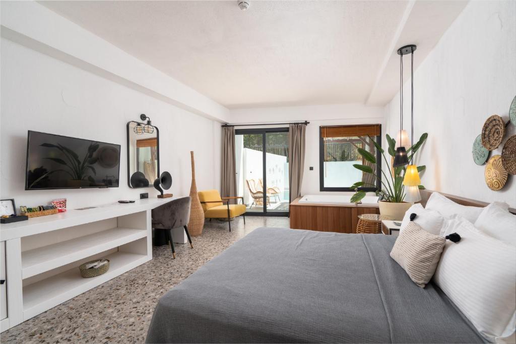 Ölüdeniz Blu Luxury Unique Hotel - Adults-Only的电视和&#47;或娱乐中心