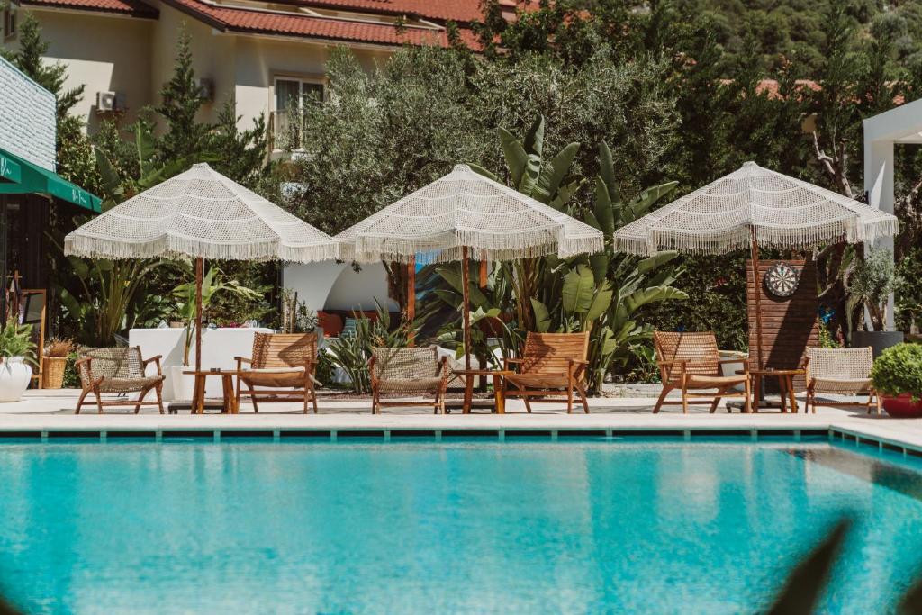 Ölüdeniz Blu Luxury Unique Hotel - Adults-Only内部或周边的泳池