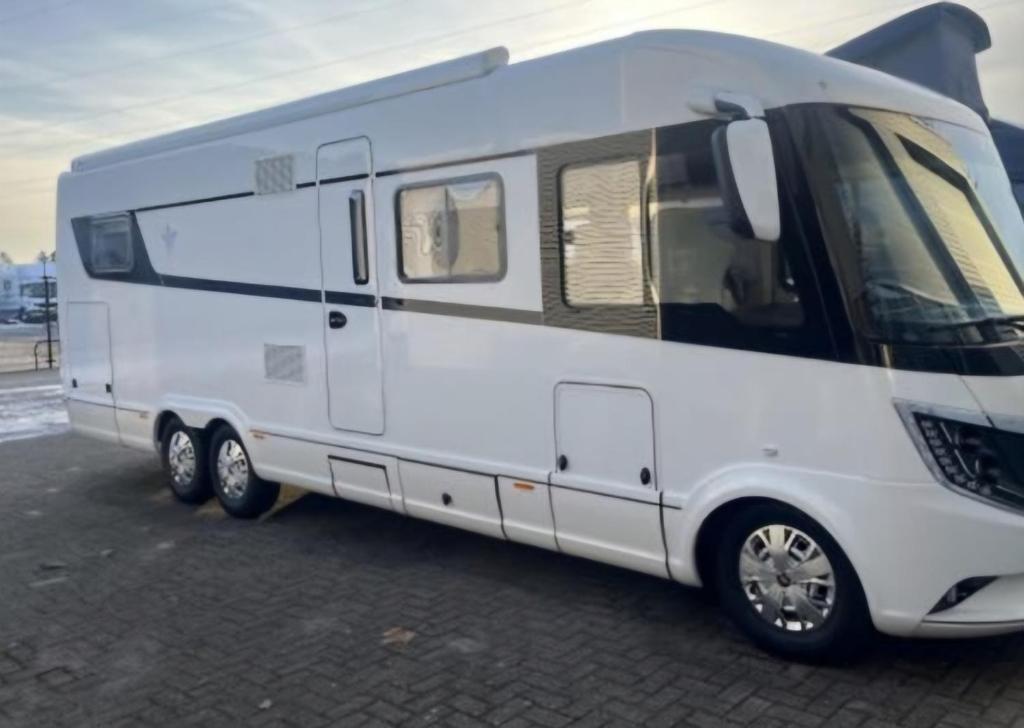 Ervaar een luxe camper met welnessfaciliteiten!平面图