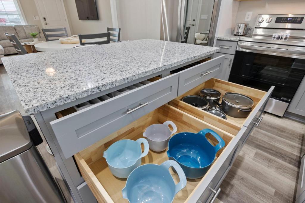 Pier View - Spacious Home Sleeps 8 - Pet Friendly的厨房或小厨房