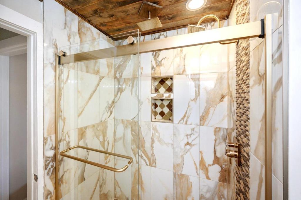 Captains Quarters 3 Comm Pools Pet Friendly的一间浴室