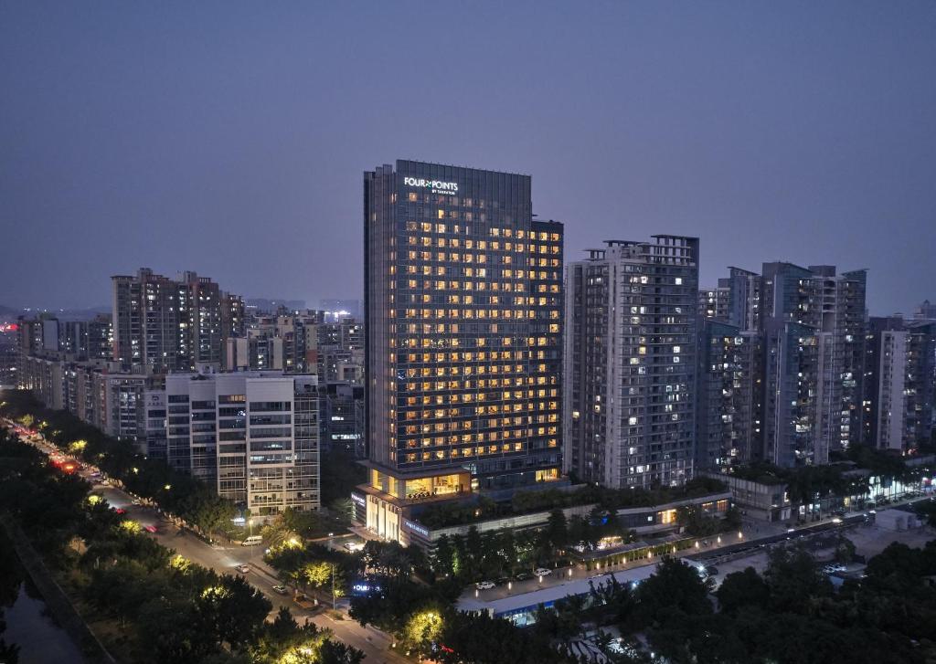 广州Four Points by Sheraton Guangzhou, Dongpu Tianhe的夜晚在城市的高楼