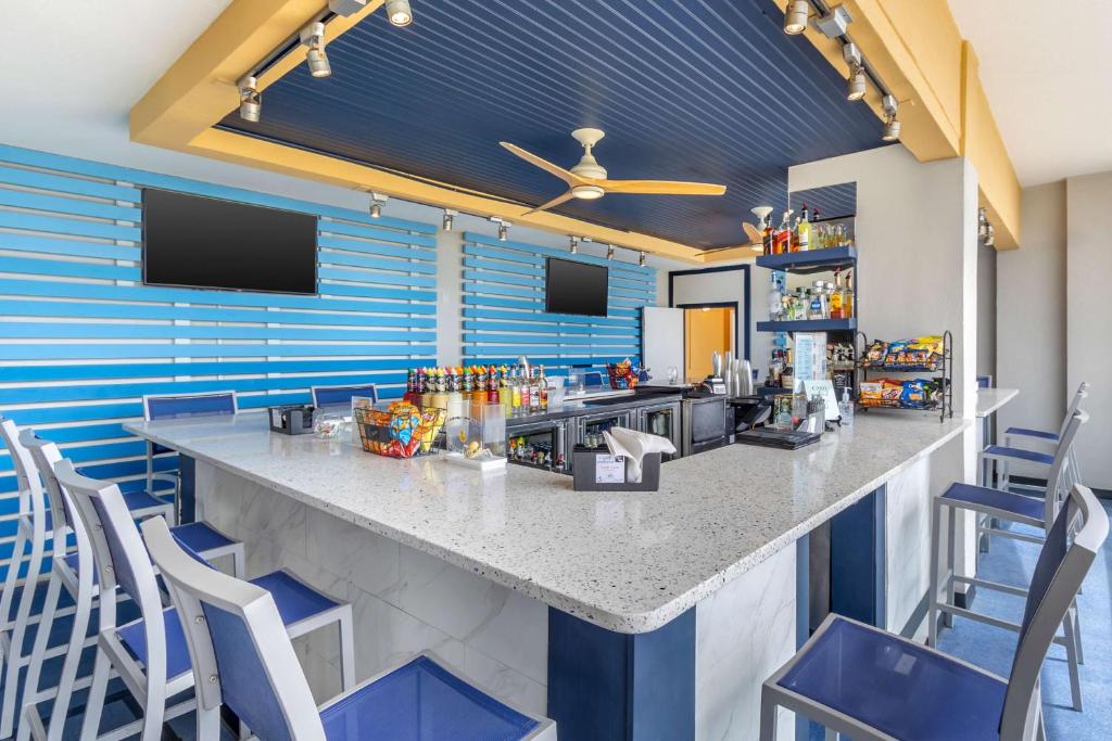 Hilton Grand Vacations Club Anderson Ocean Myrtle Beach的厨房或小厨房