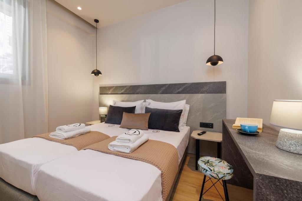 Jolly Suites客房内的一张或多张床位