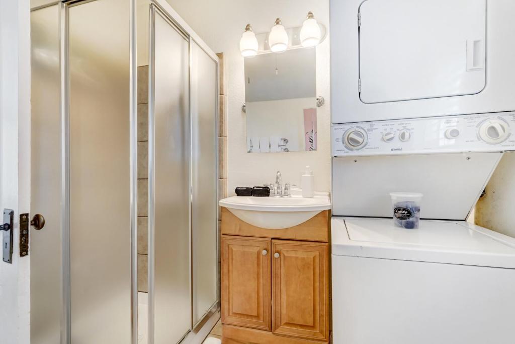 Vintage Tiny House CUTE 1BDRM Big Appeal平面图