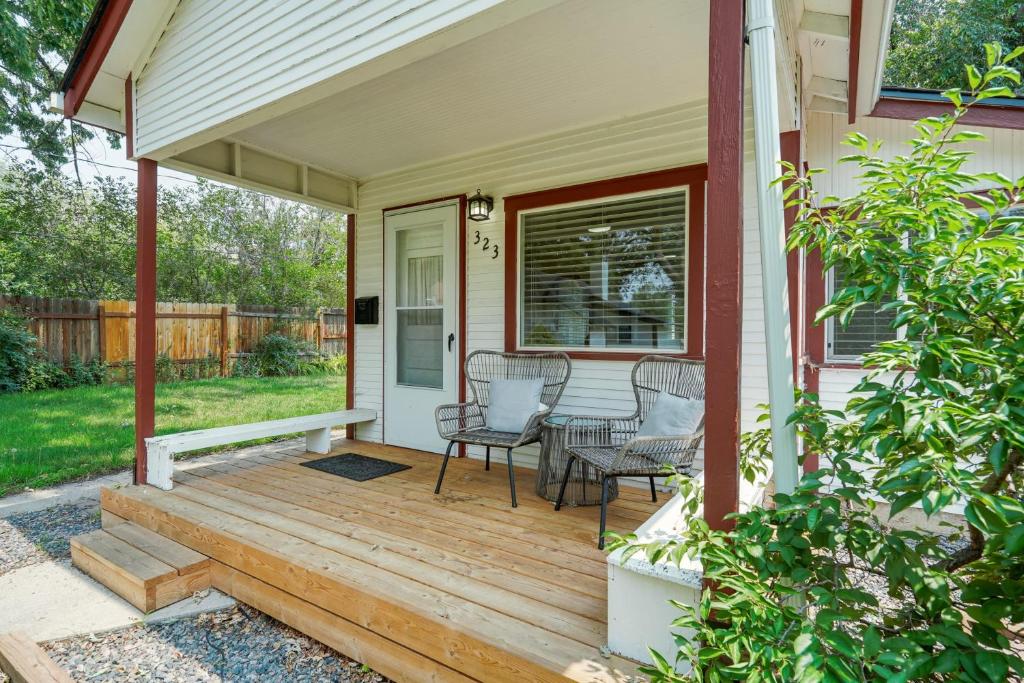 Vintage Tiny House CUTE 1BDRM Big Appeal外面的花园