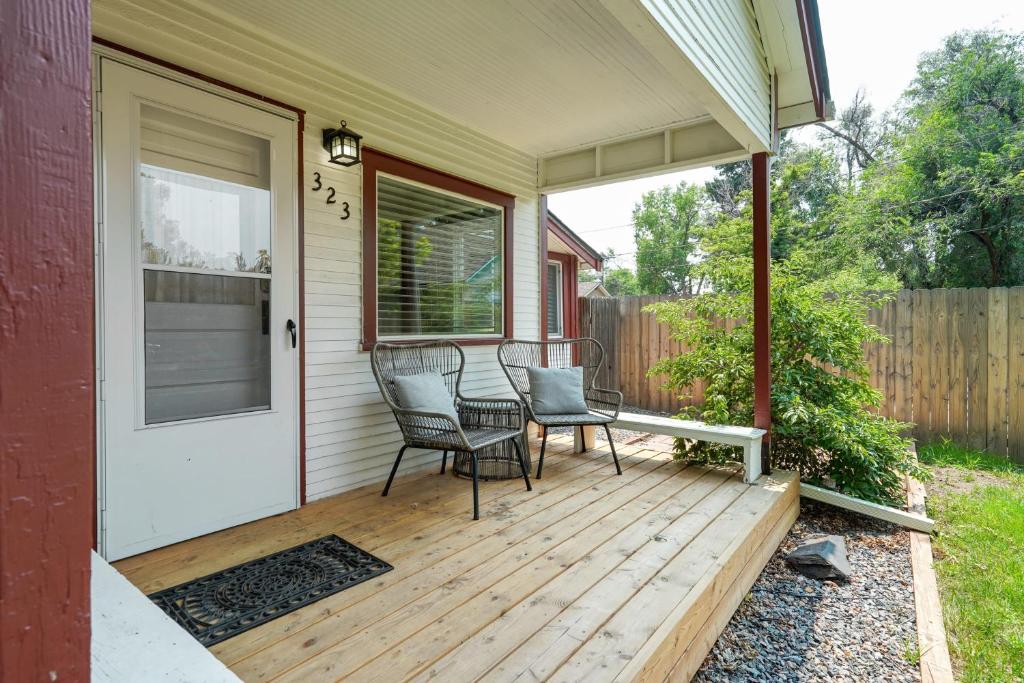 Vintage Tiny House CUTE 1BDRM Big Appeal外面的花园