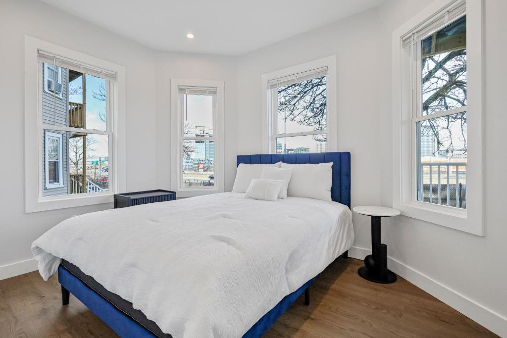 3BR2Bth MIT Harvard TD Garden BOS 2 Parking Spaces客房内的一张或多张床位