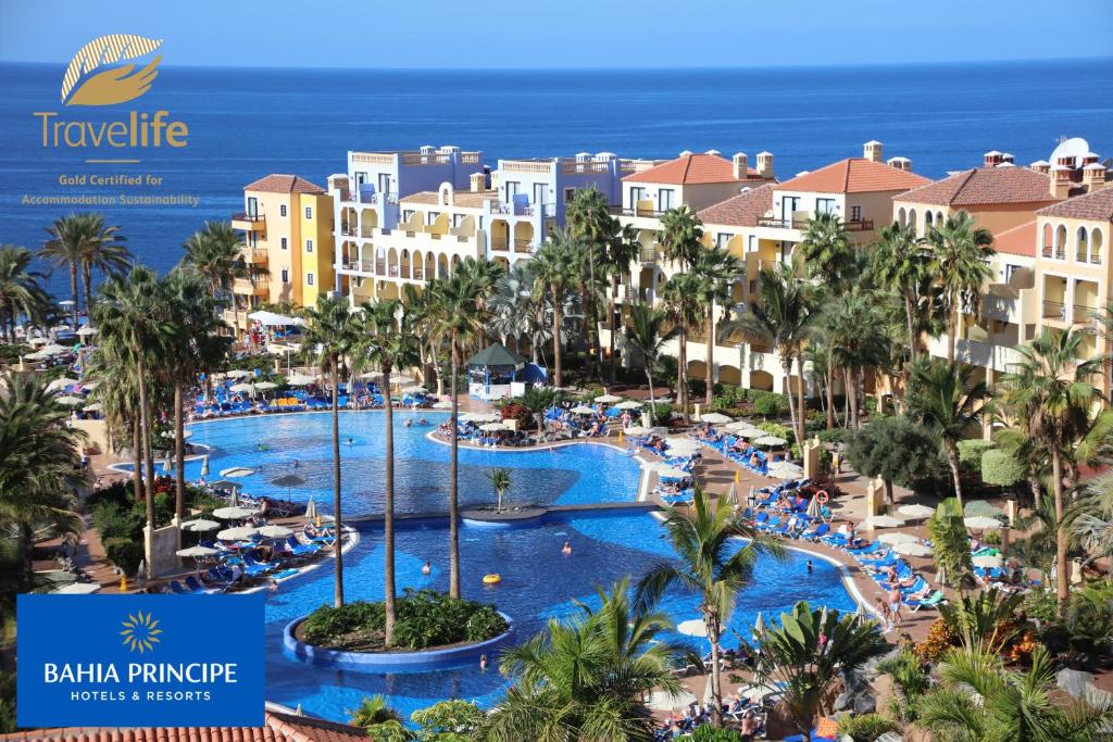 阿德耶Bahia Principe Sunlight Costa Adeje - All Inclusive的享有巴哈马斯 ⁇ 萝度假村的空中景致