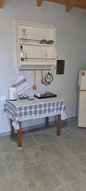 Πέτρινο Αλώνι的厨房或小厨房
