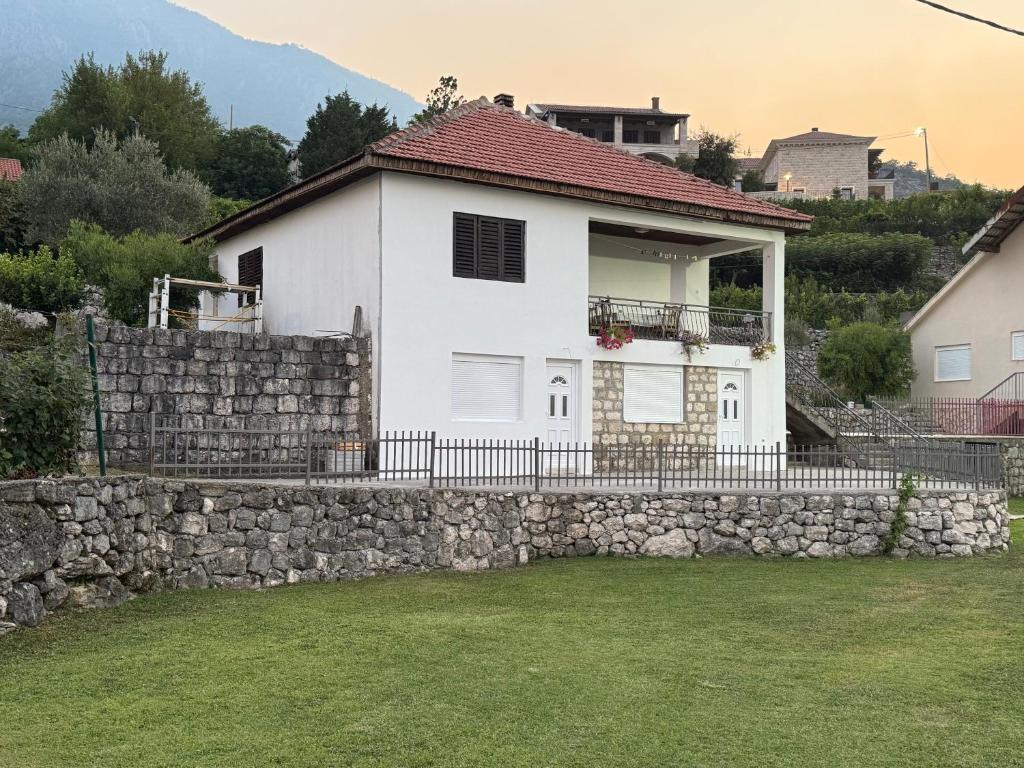 Country House Vukmanovic Bukovik平面图