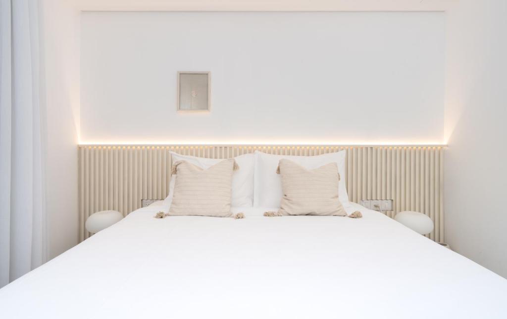 Nathan&#39;s Suites On The Beach客房内的一张或多张床位
