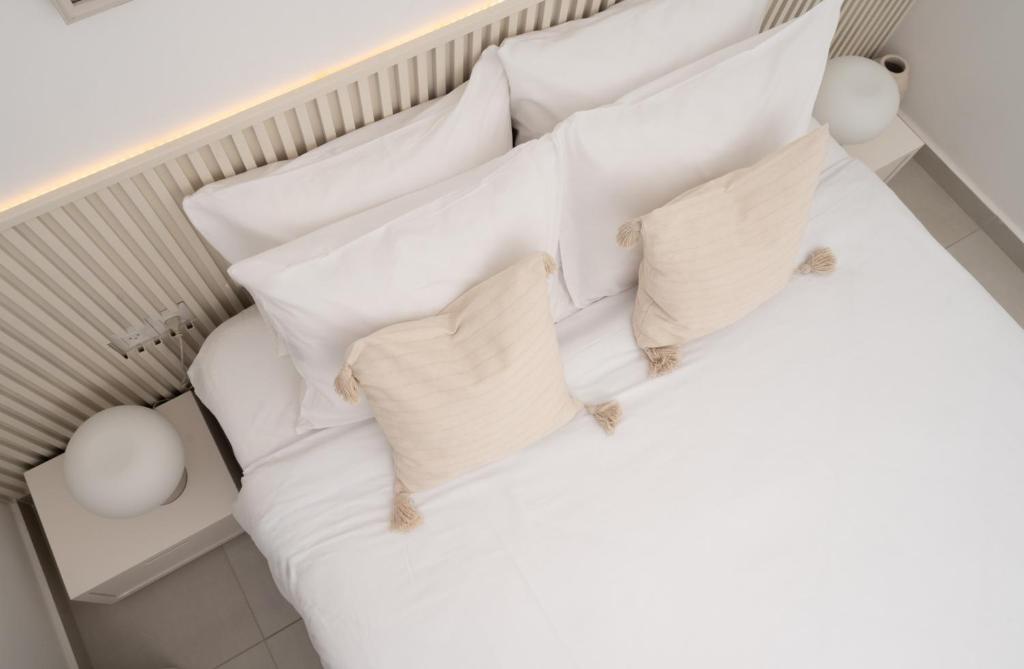 Nathan&#39;s Suites On The Beach客房内的一张或多张床位