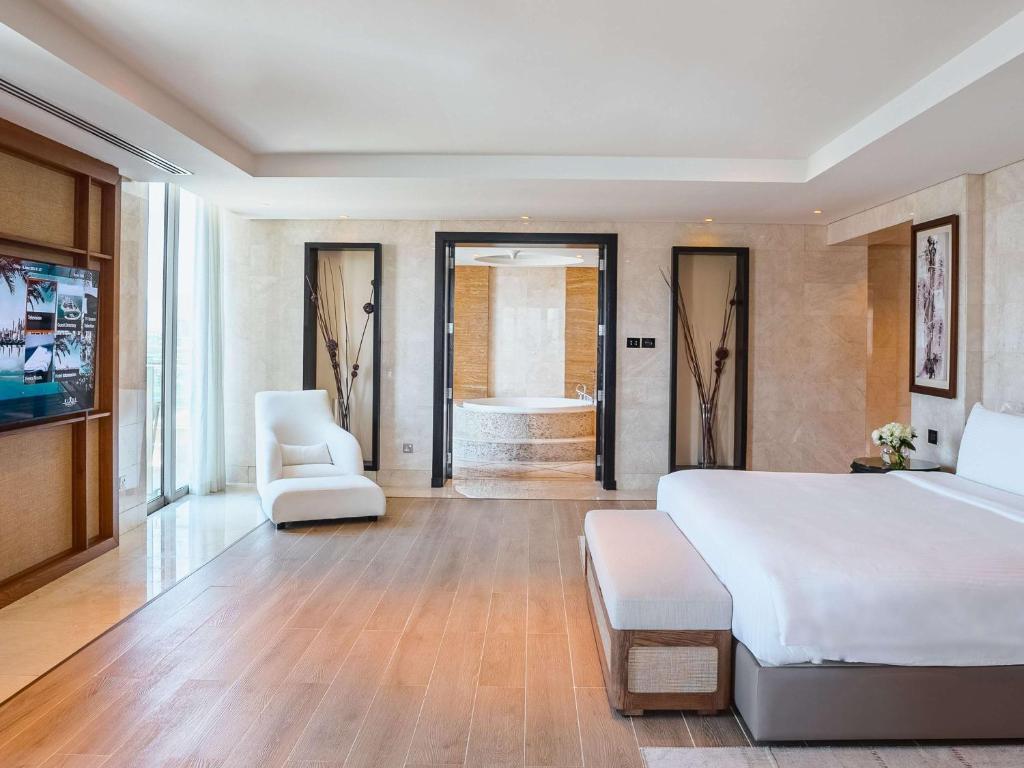 Rixos The Palm Hotel &amp; Suites - Ultra All Inclusive客房内的一张或多张床位