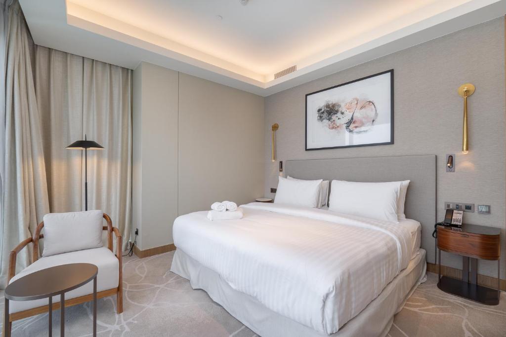 Address Residences Dubai Opera - Burj Khalifa City Views 1, 2, &amp; 3-Bedroom Apartment 1 minute walk to Burj Khalifa, Dubai Mall, Dubai Fountain by Heaven Crest客房内的一张或多张床位