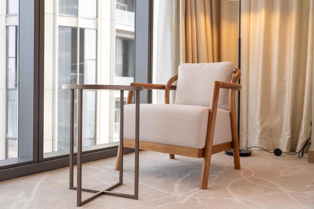 Address Residences Dubai Opera - Burj Khalifa City Views 1, 2, &amp; 3-Bedroom Apartment 1 minute walk to Burj Khalifa, Dubai Mall, Dubai Fountain by Heaven Crest的休息区
