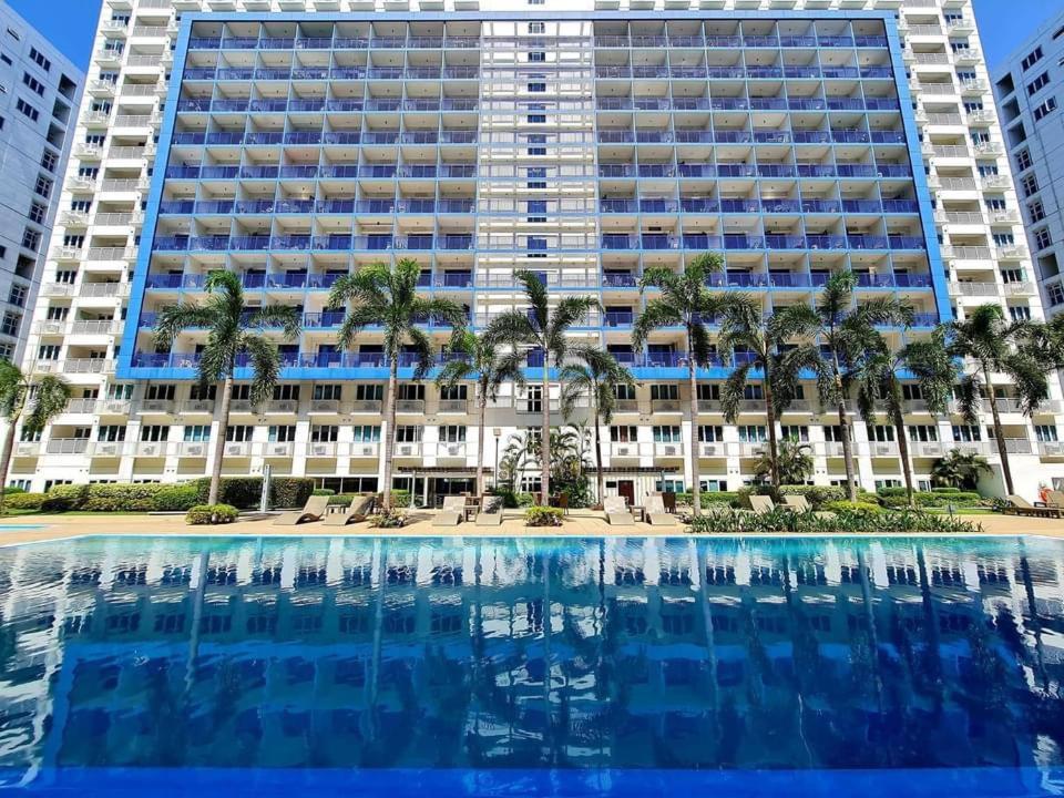 Sea residences MOA TOWER F TIKI内部或周边的泳池