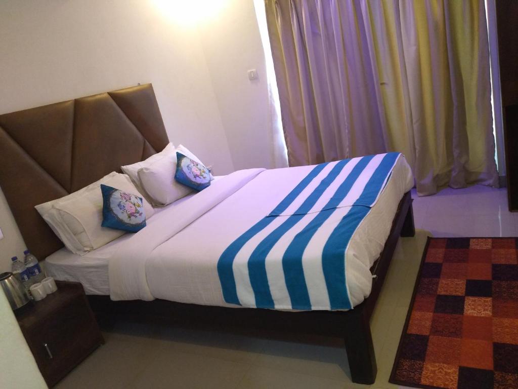 The Balaji inn Baga客房内的一张或多张床位