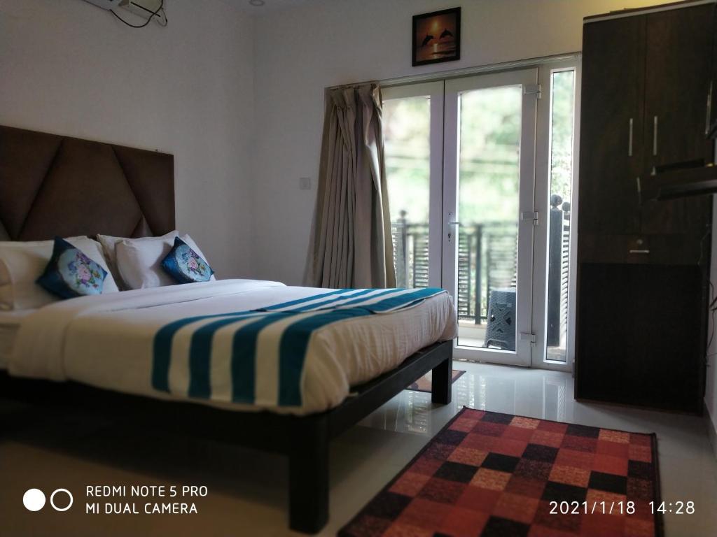 The Balaji inn Baga客房内的一张或多张床位