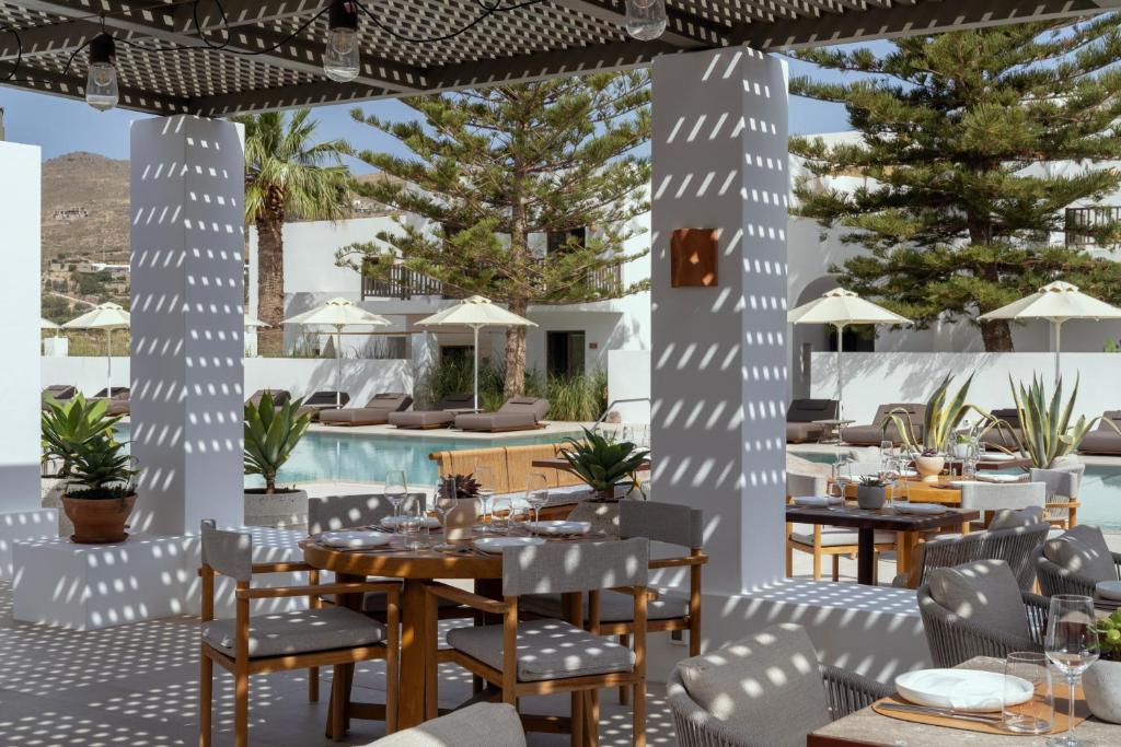 Parilio, a Member of Design Hotels内部或周边的泳池