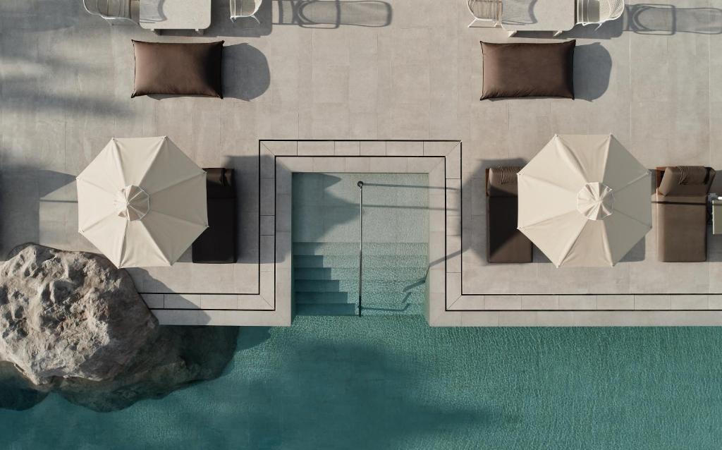 Parilio, a Member of Design Hotels内部或周边的泳池