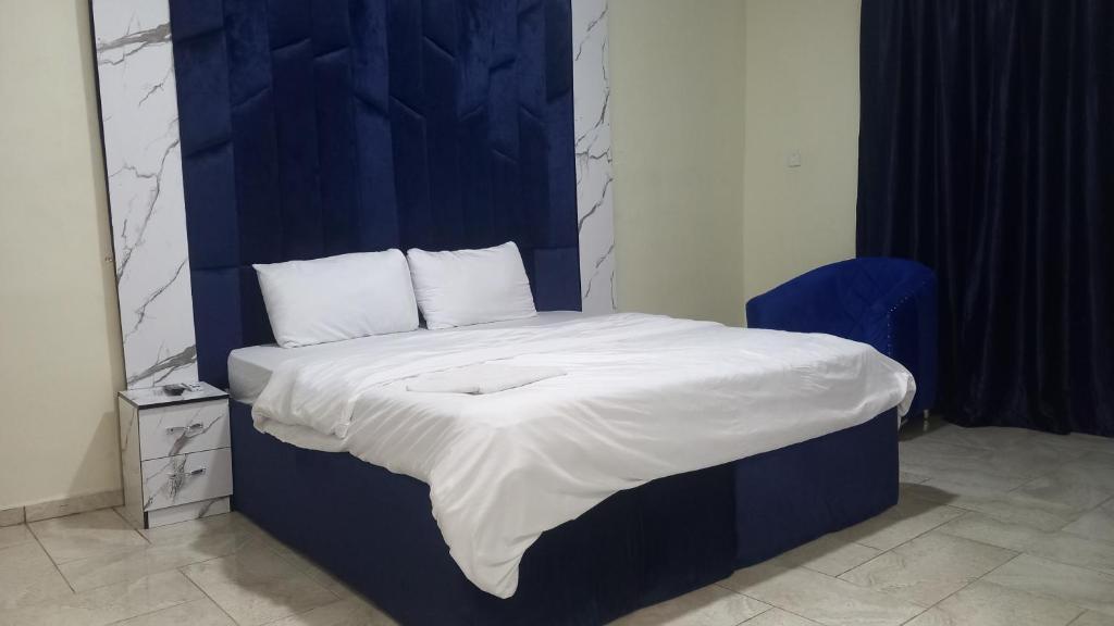 Tovia Hotel and Suite Limited客房内的一张或多张床位