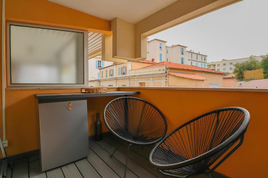 &quot;Le Méditerranée&quot; Plein centre, Terrasse, Rénové的阳台或露台